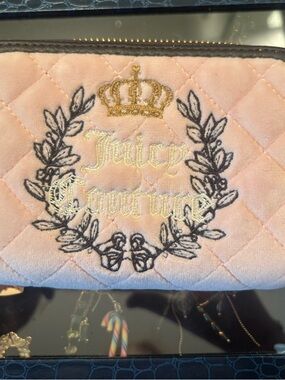 Juicy Couture White Zip-Around Card Wallet with Pink ID Window